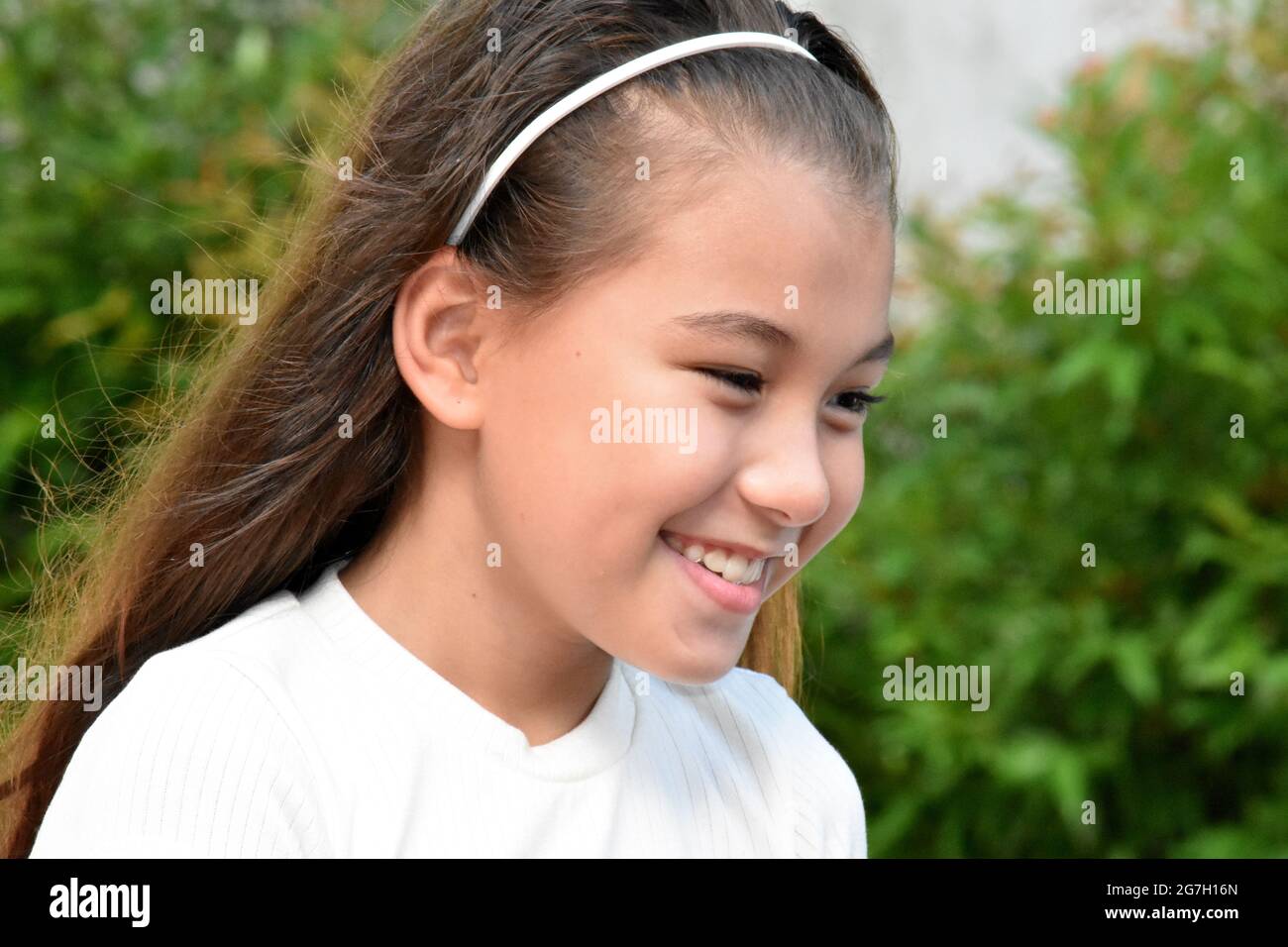 Philippina Femme enfant et rire à l'extérieur Banque D'Images