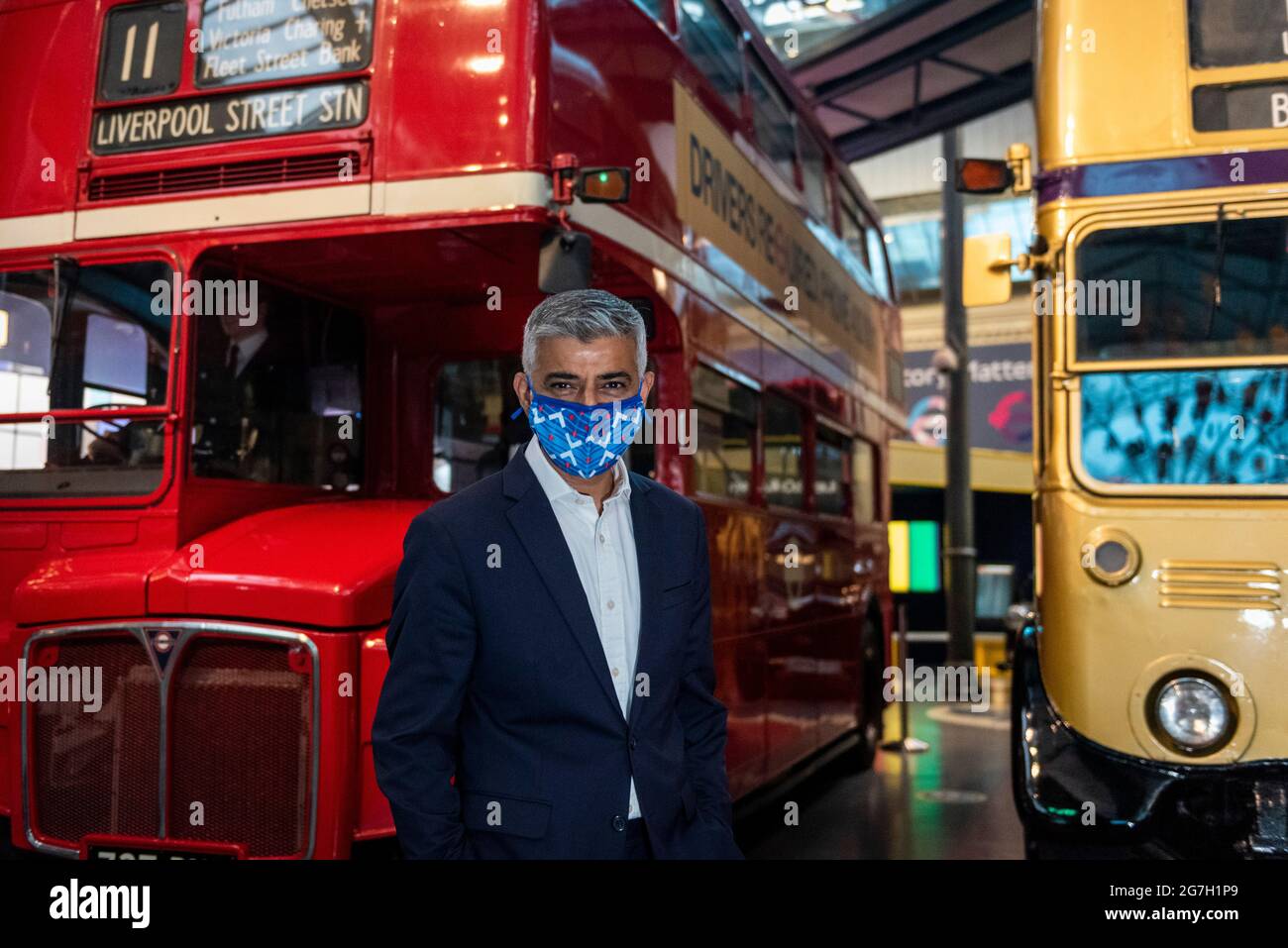 Londres, Royaume-Uni. 14 juillet 2021. Sadiq Khan, maire de Londres, au London transport Museum à Covent Garden pour le lancement de « let's Do London », une campagne promue pour mettre en valeur les attractions et les activités familiales de Londres alors que la capitale (et le reste du Royaume-Uni) sort des restrictions de confinement le 19 juillet. Credit: Stephen Chung / Alamy Live News Banque D'Images