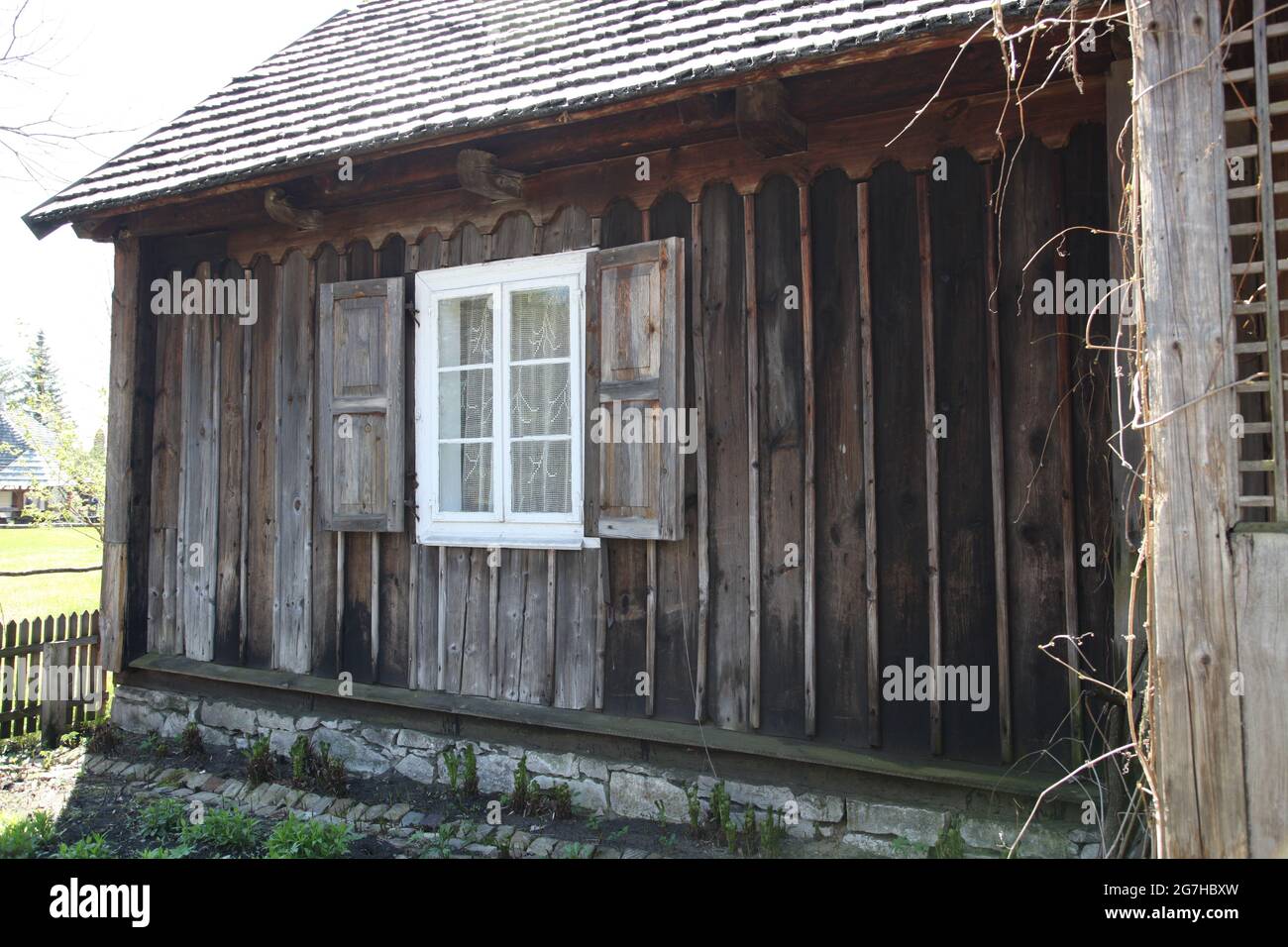 Ancienne maison de campagne, musée en plein air à Tokarnia, architecture rurale, architecture en bois, Tokarnia, Banque D'Images