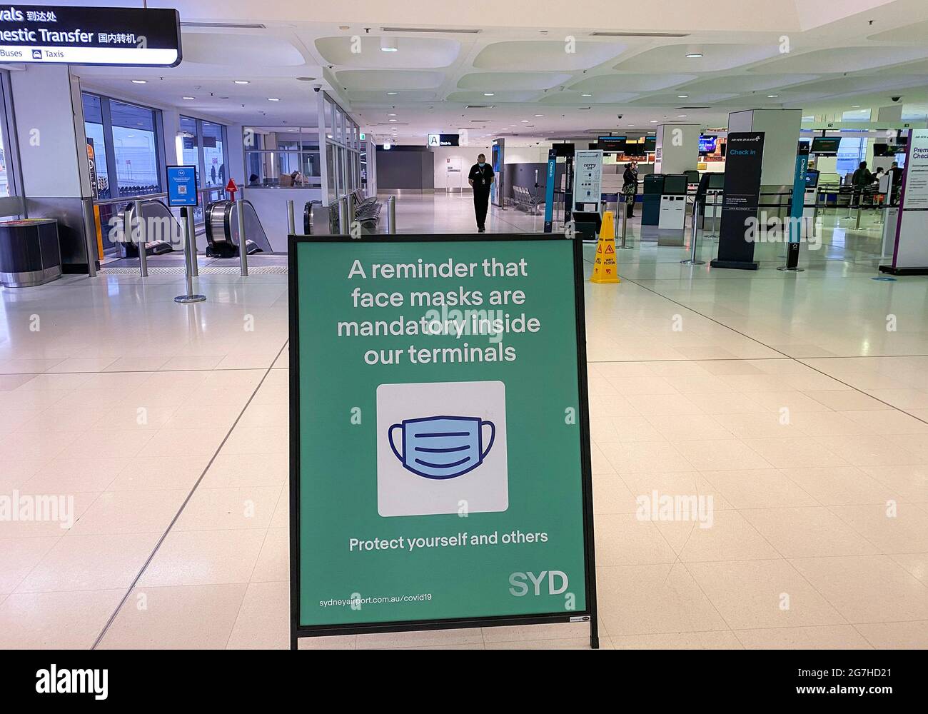SYDNEY, 14 juillet 2021 (Xinhua) -- UN rappel est vu à l'aéroport de Sydney à Sydney, en Australie, le 14 juillet 2021. L'État australien de Nouvelle-Galles du Sud (Nouvelle-Galles du Sud) a annoncé mercredi qu'il allait prolonger le confinement dans la grande ville de Sydney et ses environs pendant au moins deux semaines jusqu'à 11 h 59 le 30 juillet. (Xinhua/Bai Xuefei) Banque D'Images