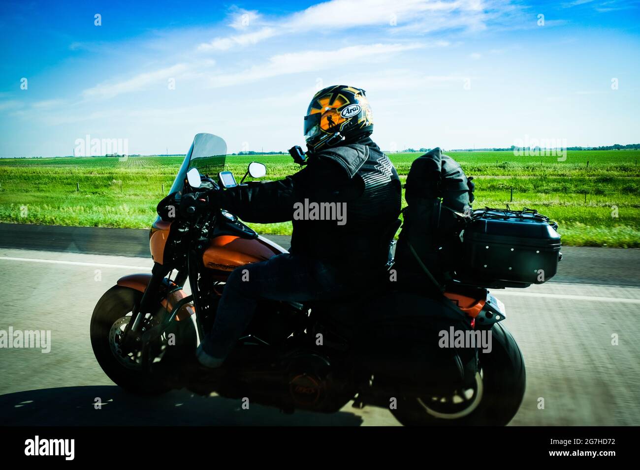 Motocycliste, Interstate 90, Dakota du Sud, États-Unis. Banque D'Images