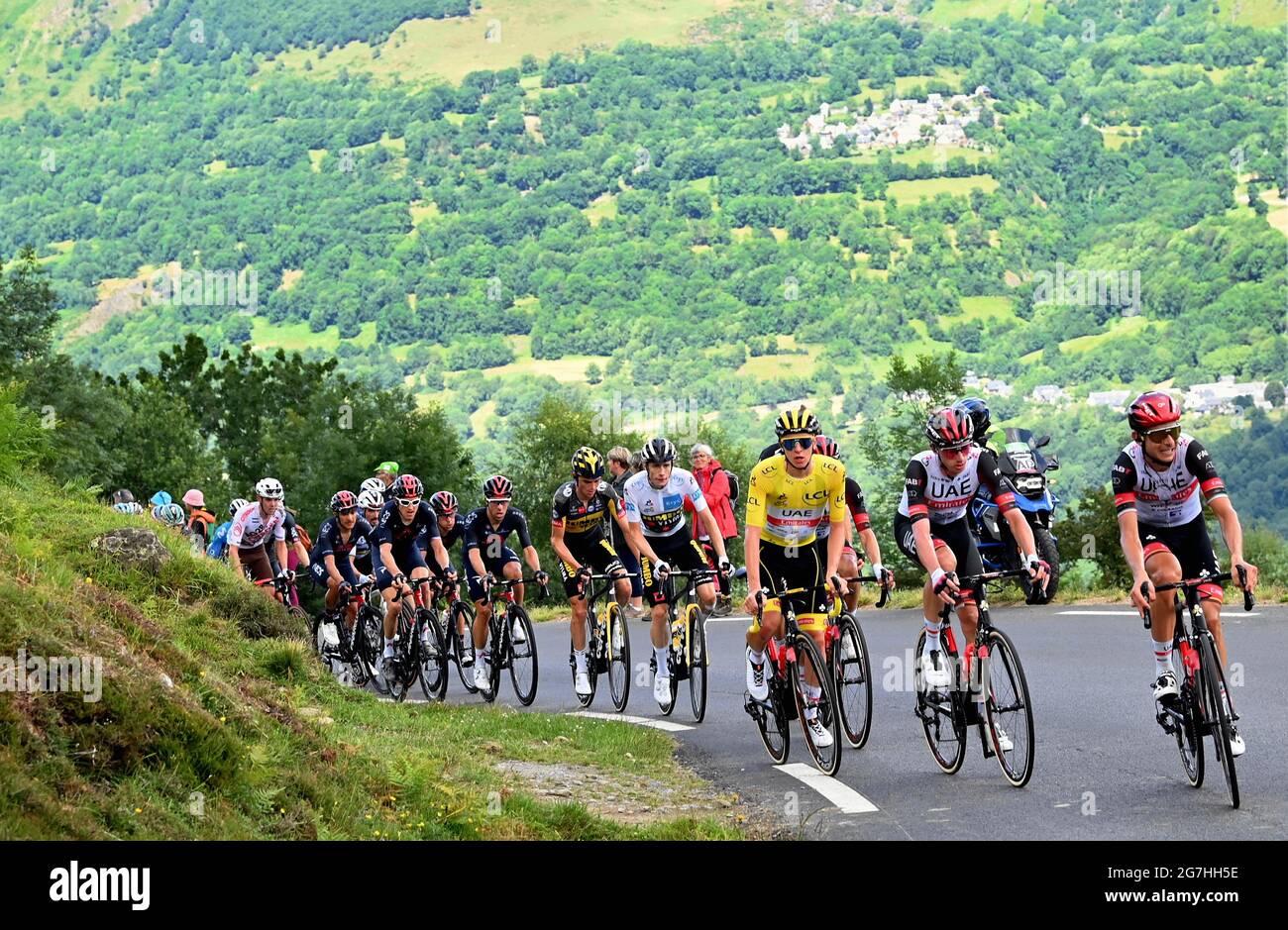 L'illustration montre le pack de cavaliers en action pendant la phase 17 de la 108e édition de la course cycliste Tour de France, de Muret à Saint-L Banque D'Images