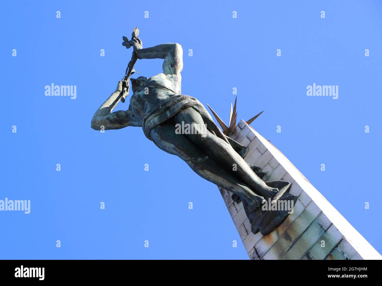 Détail gros plan d'un monument assassiné ex-Premier ministre espagnol Luis Carrero Blanco dans un matin ensoleillé de printemps Santona Cantabria Espagne Banque D'Images