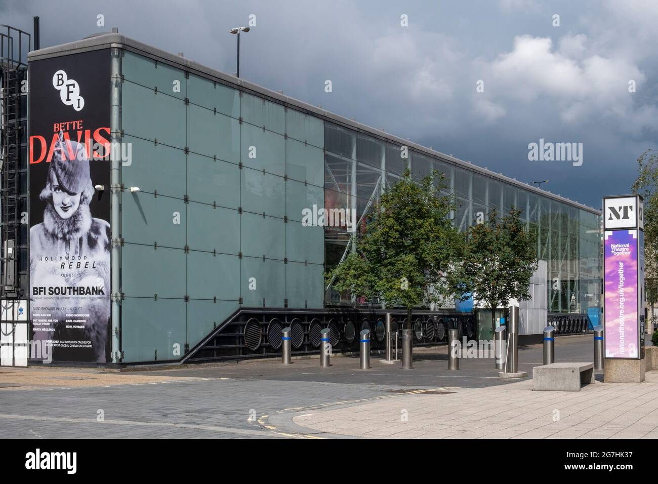 British film Institute, The BFI, cinéma situé sous le pont Waterloo, dans le centre de South Bank, à Londres Banque D'Images