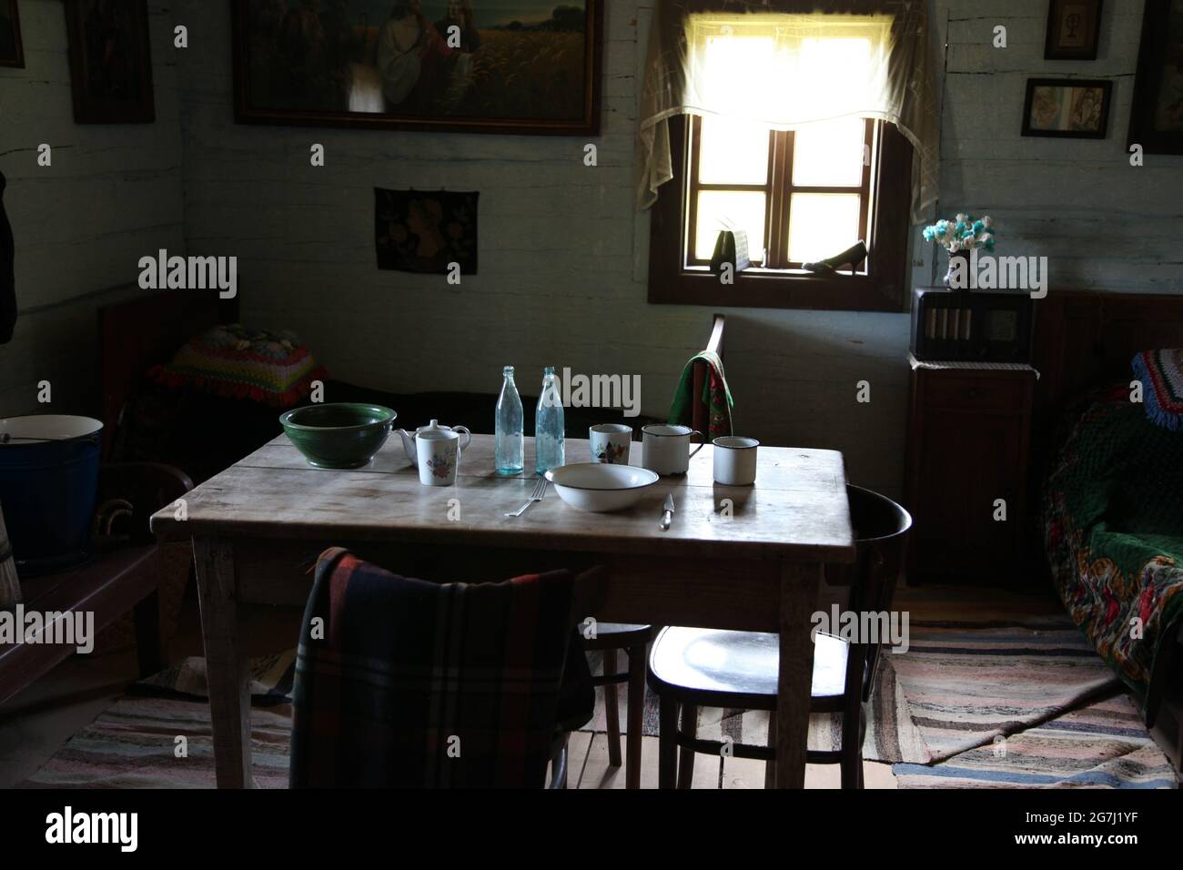 Musée en plein air à Tokarnia, interion d'un chalet de campagne, Tokarnia, architecture rurale, Banque D'Images