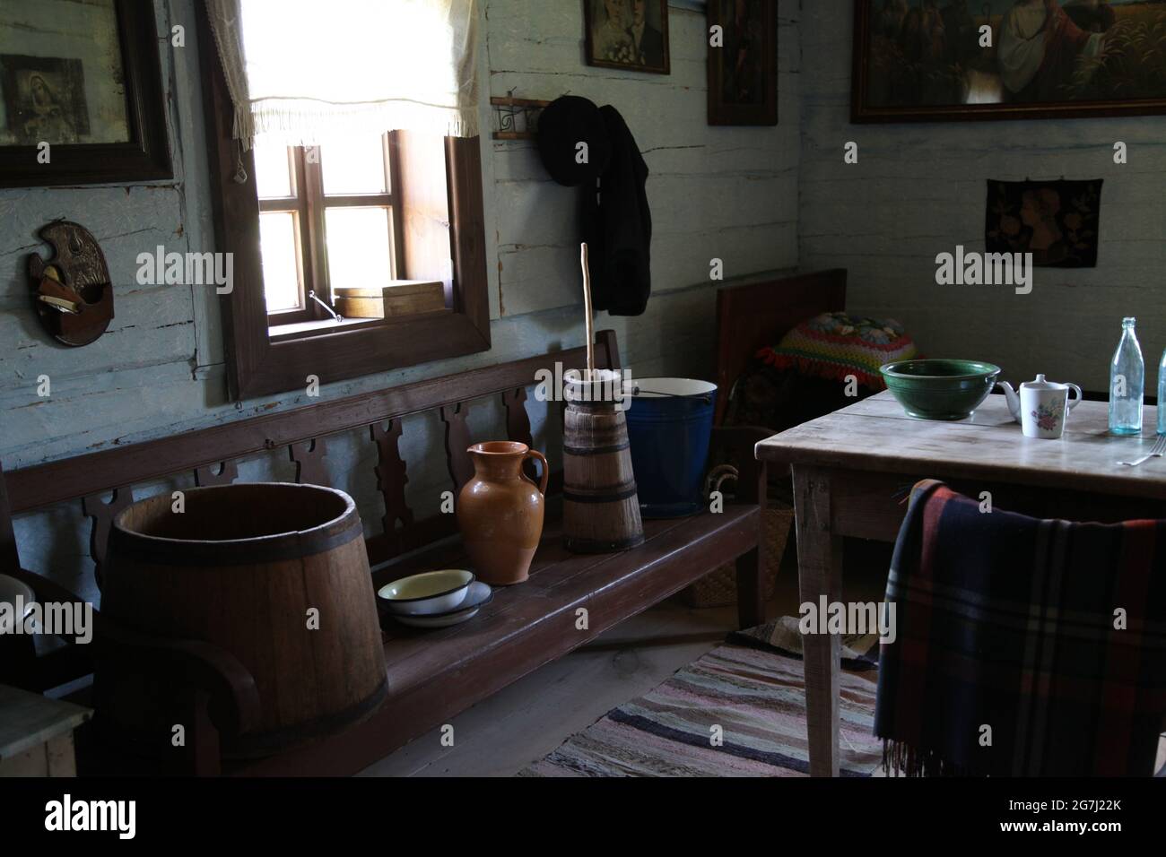 Musée en plein air à Tokarnia, interion d'un chalet de campagne, Tokarnia, architecture rurale, Banque D'Images