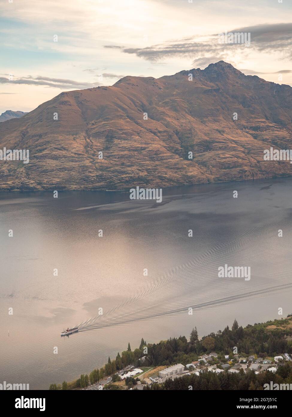 Paysage du pic Cecil et du lac Wakatipu depuis Fernhill Banque D'Images