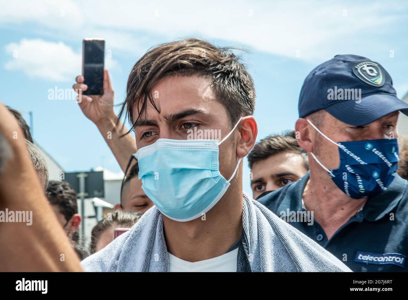 Paulo Dybala de Juventus FC arrive à J-Medical à Turin pour les visites médicales avant la saison 2021-202 Banque D'Images