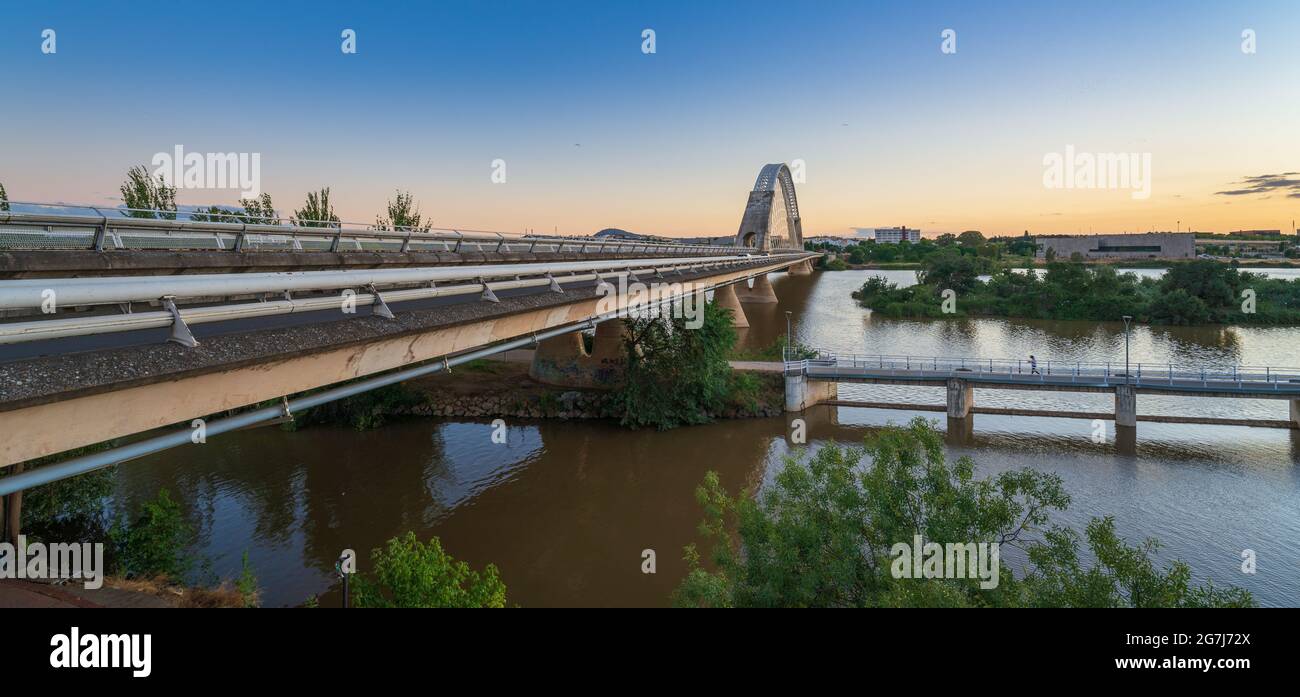 Pont Lusitania sur la rivière Guadiana à Merida, Badajoz. Santiago Calatrava architecte Banque D'Images
