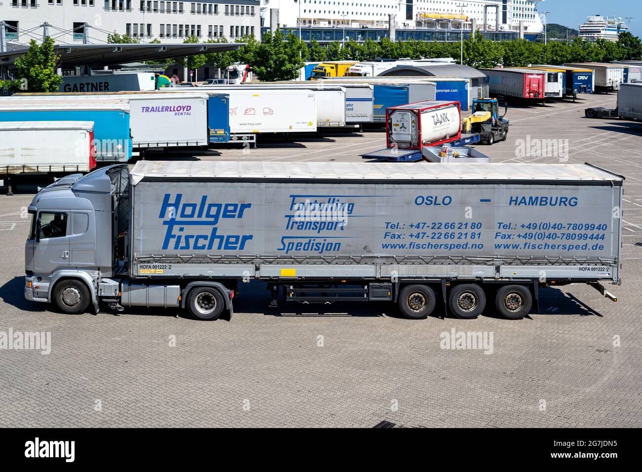 Camion Holger Fischer Scania avec remorque bâche Banque D'Images Camion Holger Fischer Scania avec remorque bâche Banque D'Images