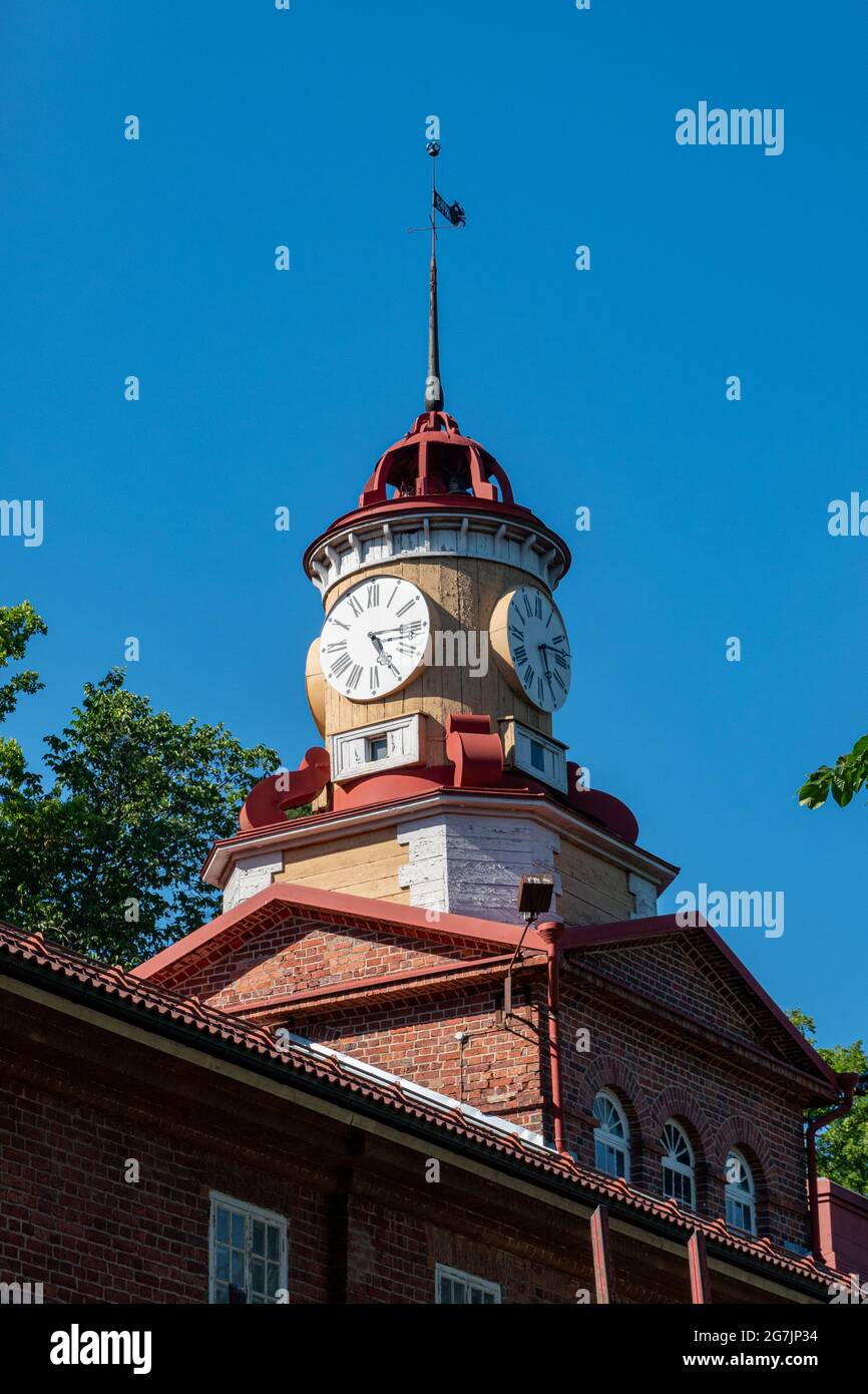 Le bâtiment de la Tour de l'horloge avec son n° Könni d'origine 9 heures à partir de 1842 dans Fiskars village de Raasepor ou Raseborg, Finlande Banque D'Images