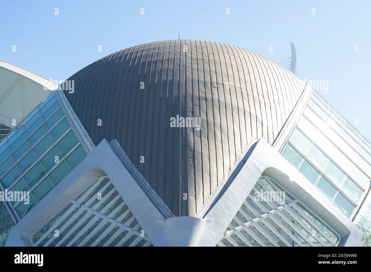 Valence, Espagne - mars 05 2020 : architecture moderne dans le célèbre quartier des sciences et des musées de l'Hemisferic Banque D'Images