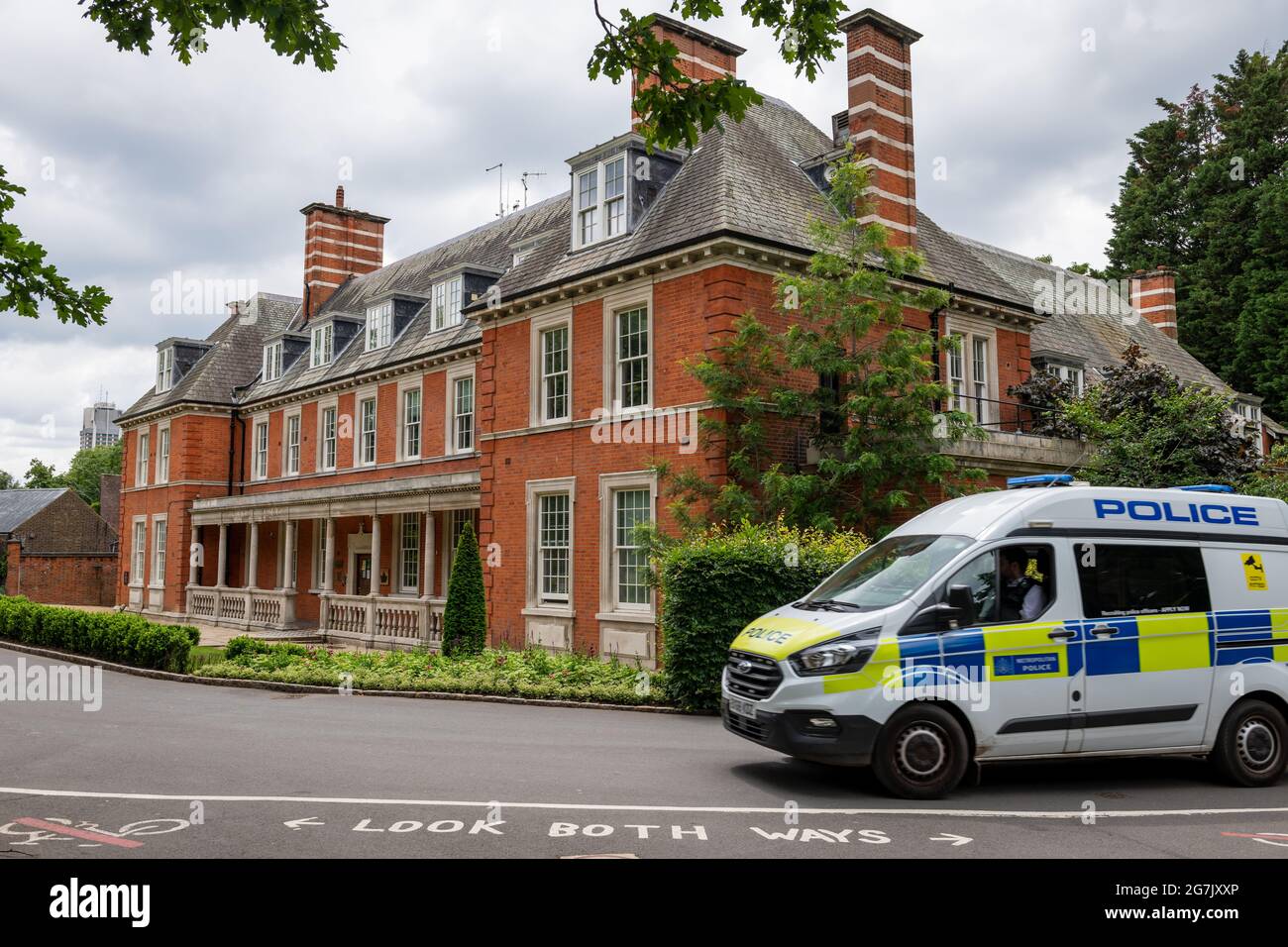 Londres. ROYAUME-UNI- 07.11.2021. Le poste de police est situé au milieu de Hyde Park, connu sous le nom de Old police House. Banque D'Images