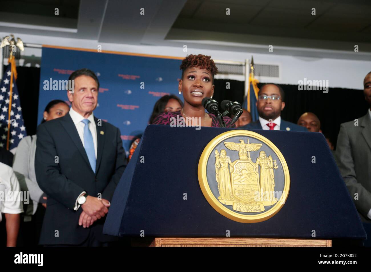 New York, NY, États-Unis. 14 juillet 2021. Diana Richardson, membre de l'Assemblée de la Sate de New York, assiste à une conférence de presse avec des représentants élus, Le clergé et les dirigeants communautaires à la suite de la première réunion de la communauté de prévention de la violence par armes à feu annonçant de nouveaux emplois et de nouvelles possibilités professionnelles pour les jeunes et ceux qui ont besoin d'emploi et d'autres ressources comme les problèmes de santé mentale à l'église baptiste Lenox Road le 14 juillet 2021 à New York. Crédit : Mpi43/Media Punch/Alamy Live News Banque D'Images