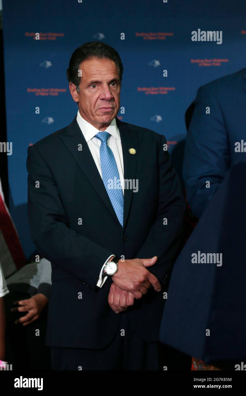 New York, NY, États-Unis. 14 juillet 2021. Andrew Cuomo, gouverneur de la Sate de New York, fait des remarques à la conférence de presse avec des représentants élus, Le clergé et les dirigeants communautaires à la suite de la première réunion de la communauté de prévention de la violence par armes à feu annonçant de nouveaux emplois et de nouvelles possibilités professionnelles pour les jeunes et ceux qui ont besoin d'emploi et d'autres ressources comme les problèmes de santé mentale à l'église baptiste Lenox Road le 14 juillet 2021 à New York. Crédit : Mpi43/Media Punch/Alamy Live News Banque D'Images