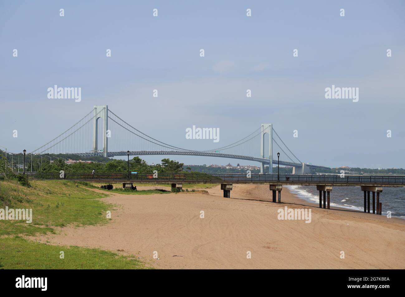 Pont Verrazano-Narrows depuis Staten Island South Beach, New York, États-Unis Banque D'Images