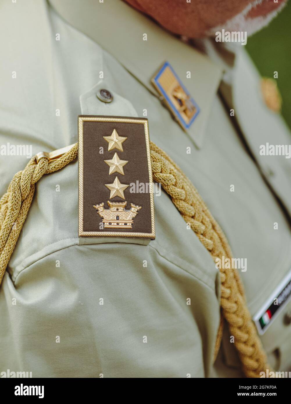 Bucarest, Roumanie - 14 juillet 2021: Profondeur de champ peu profonde (concentration sélective) détails avec un rang militaire général de trois étoiles de l'armée italienne (Gene Banque D'Images