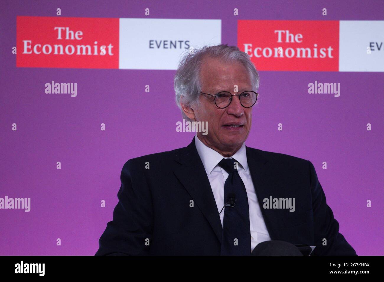 Dominique de Villepin, ancien Premier ministre de France, assiste à la Conférence des économistes. Banque D'Images