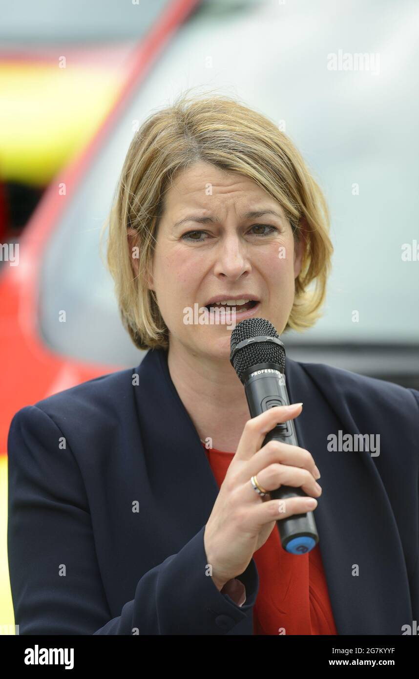Helen Hayes, députée travailliste de Dulwich et de West Norwood, s'exprimant lors d'une protestation contre le projet de loi du NHS ouvrant la voie à la privatisation du NHS - 14 juillet 2 Banque D'Images