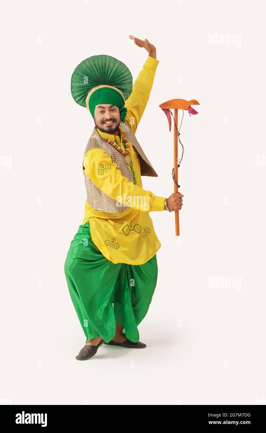 Un danseur de Bhangra exécutant avec un Kato. Banque D'Images