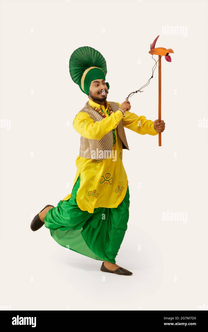 Un danseur Bhangra contenant la chaîne de Kato. Banque D'Images