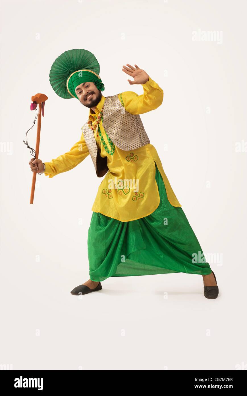 Un danseur de Bhangra souriant avec un Kato Banque D'Images
