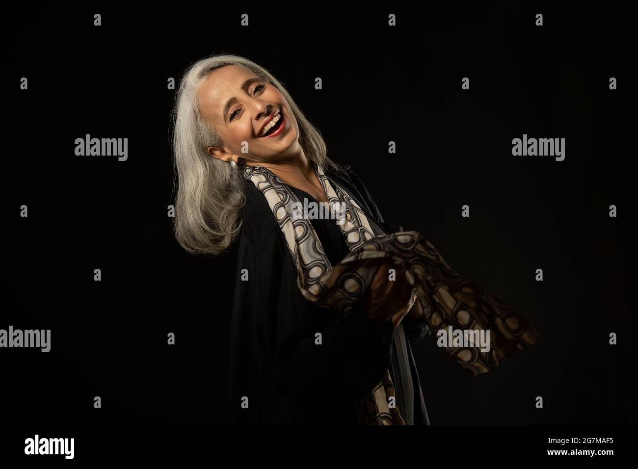 Portrait d'une vieille belle femme souriante. Banque D'Images