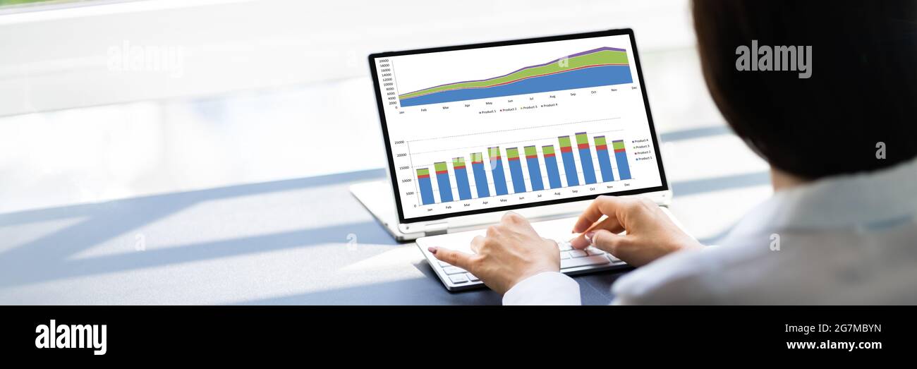 Analyse du graphique de données et du tableau de bord sur l'ordinateur portable Banque D'Images
