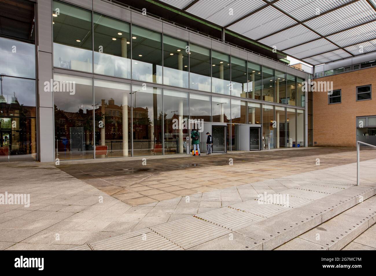 Façade de Said Business School, Oxford; nommé d'après le bienfaiteur WAFIC Said, homme d'affaires. Conçu par Edward Jones et Jeremy Dixon, ouvert en 2001. Banque D'Images