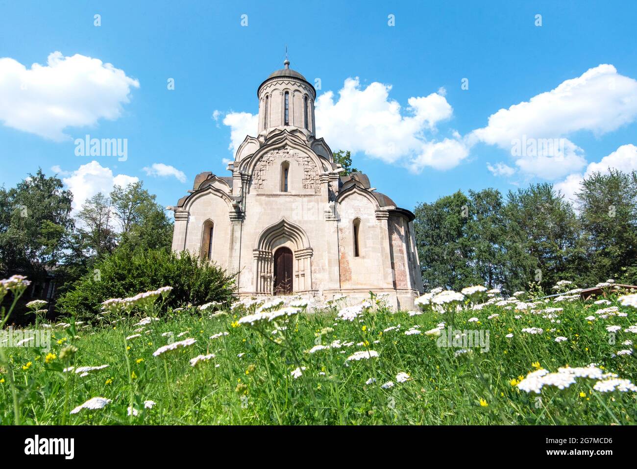 Cathédrale de Spassky pendant la journée ensoleillée d'été au monastère d'Andronikov à Moscou. Banque D'Images