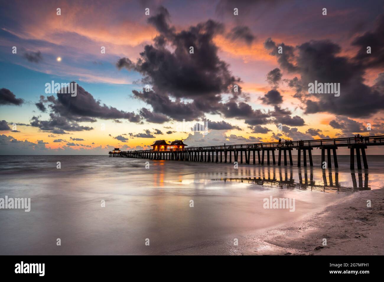 Jetée de Naples au coucher du soleil, Naples, comté de collier, Floride, États-Unis Banque D'Images