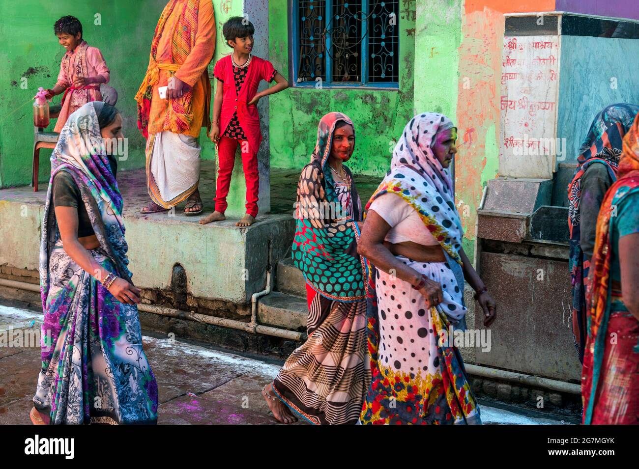 Festival de Lathmar Holi, début de Holi, villages de Barsana-Nandgaon, Uttar Pradesh, Inde Banque D'Images