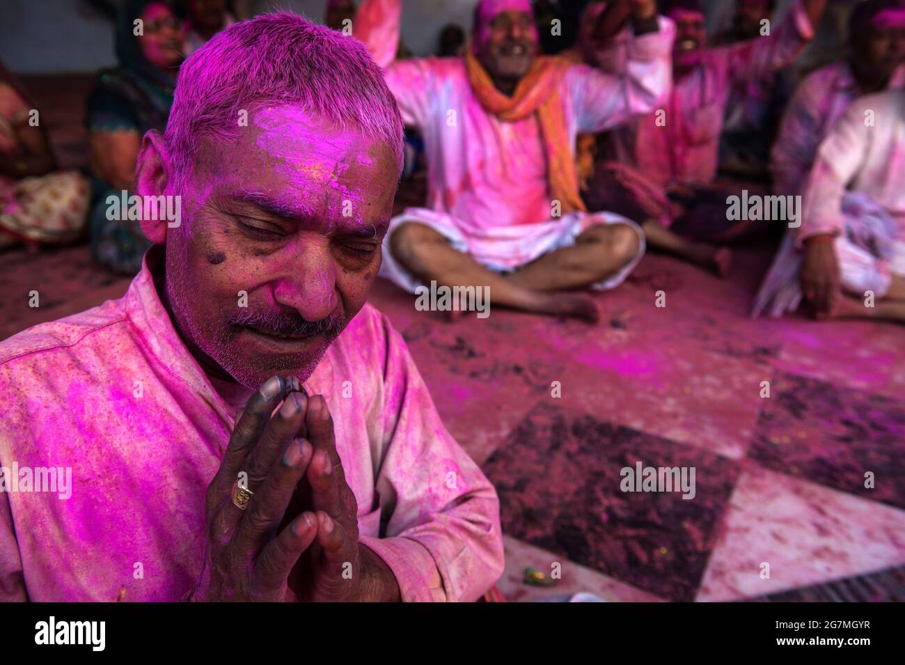 Holi dans la ville de Nandgaon, où le festival de printemps de l'Inde est le plus ensanglanté. Banque D'Images