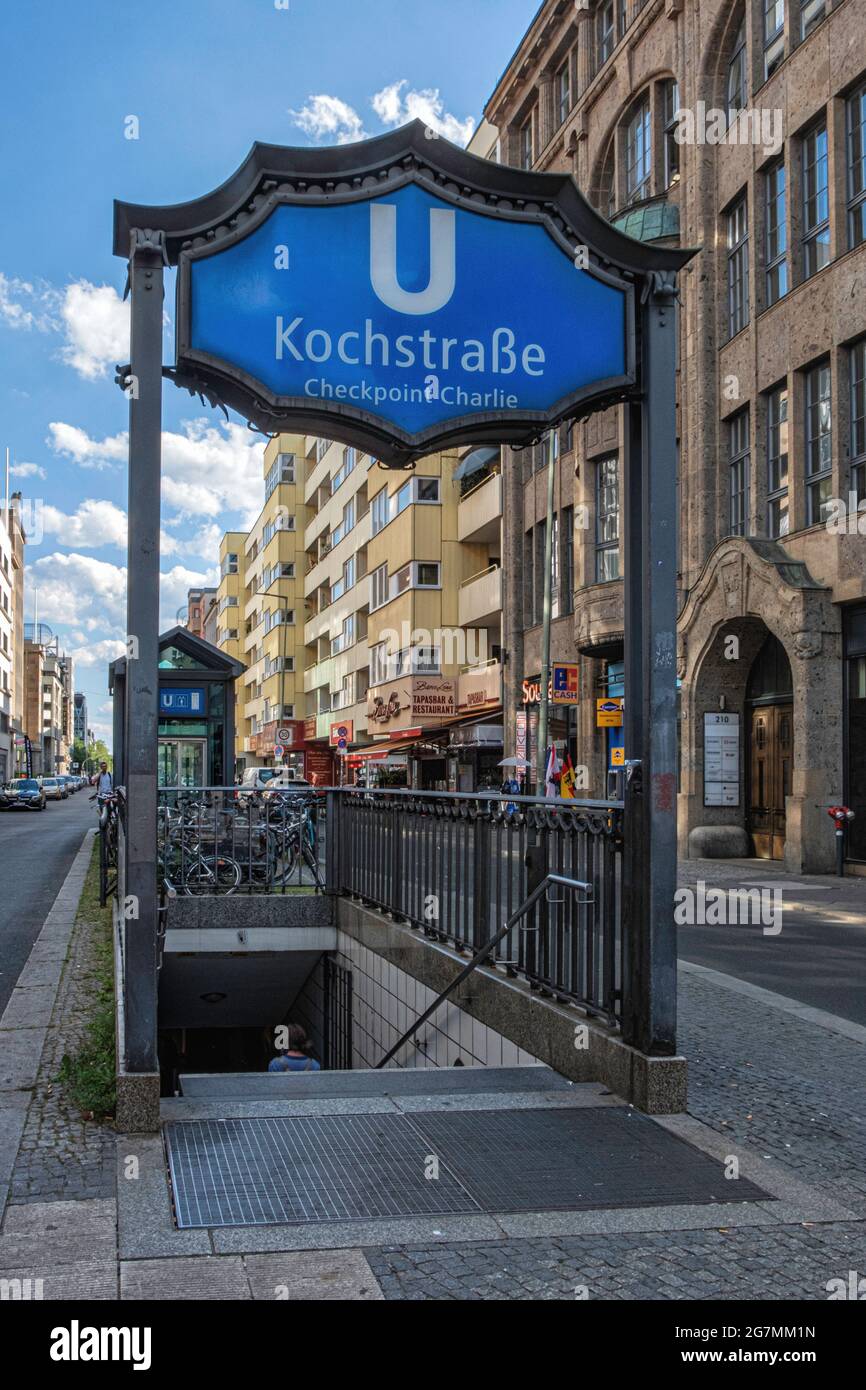 U Kochstrasse Checkpoint Charlie entrée. Station de métro U Bahn, Kreuzberg, Berlin Banque D'Images