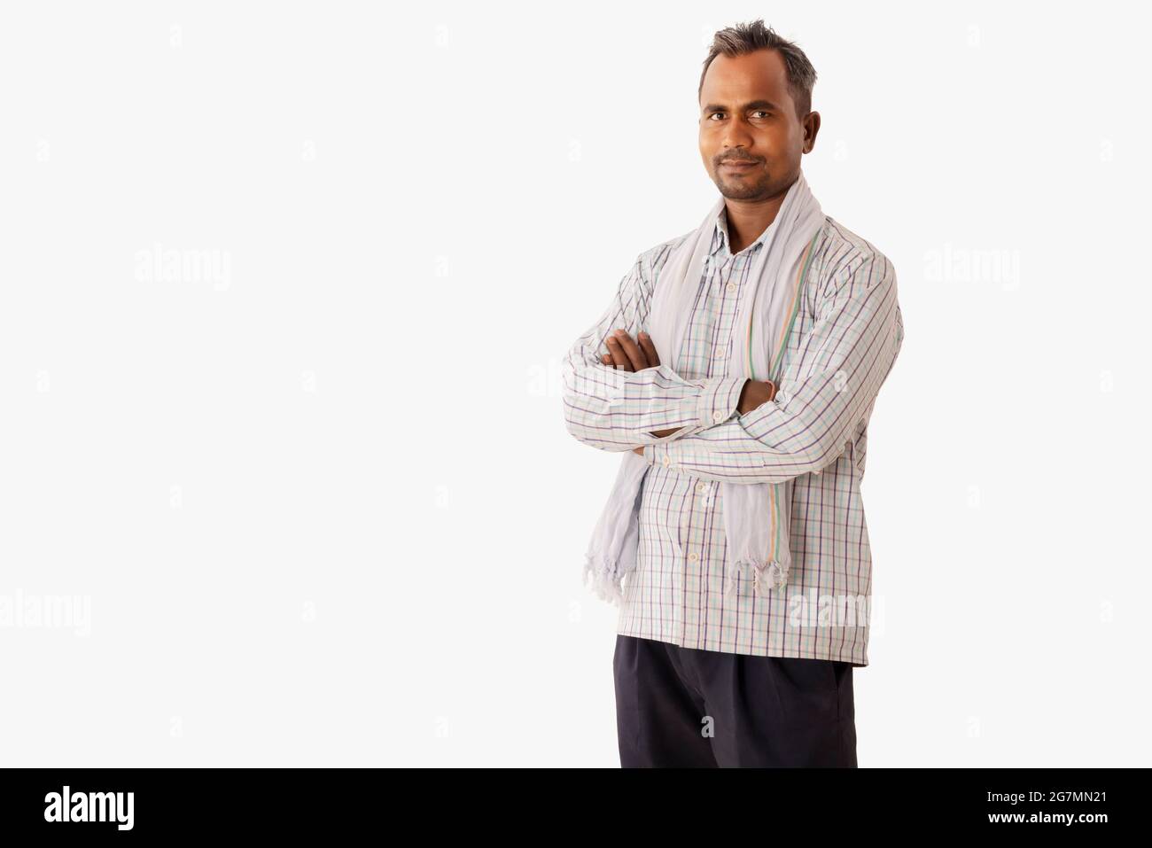 UN OUVRIER SOURIANT ET REGARDANT LA CAMÉRA Banque D'Images