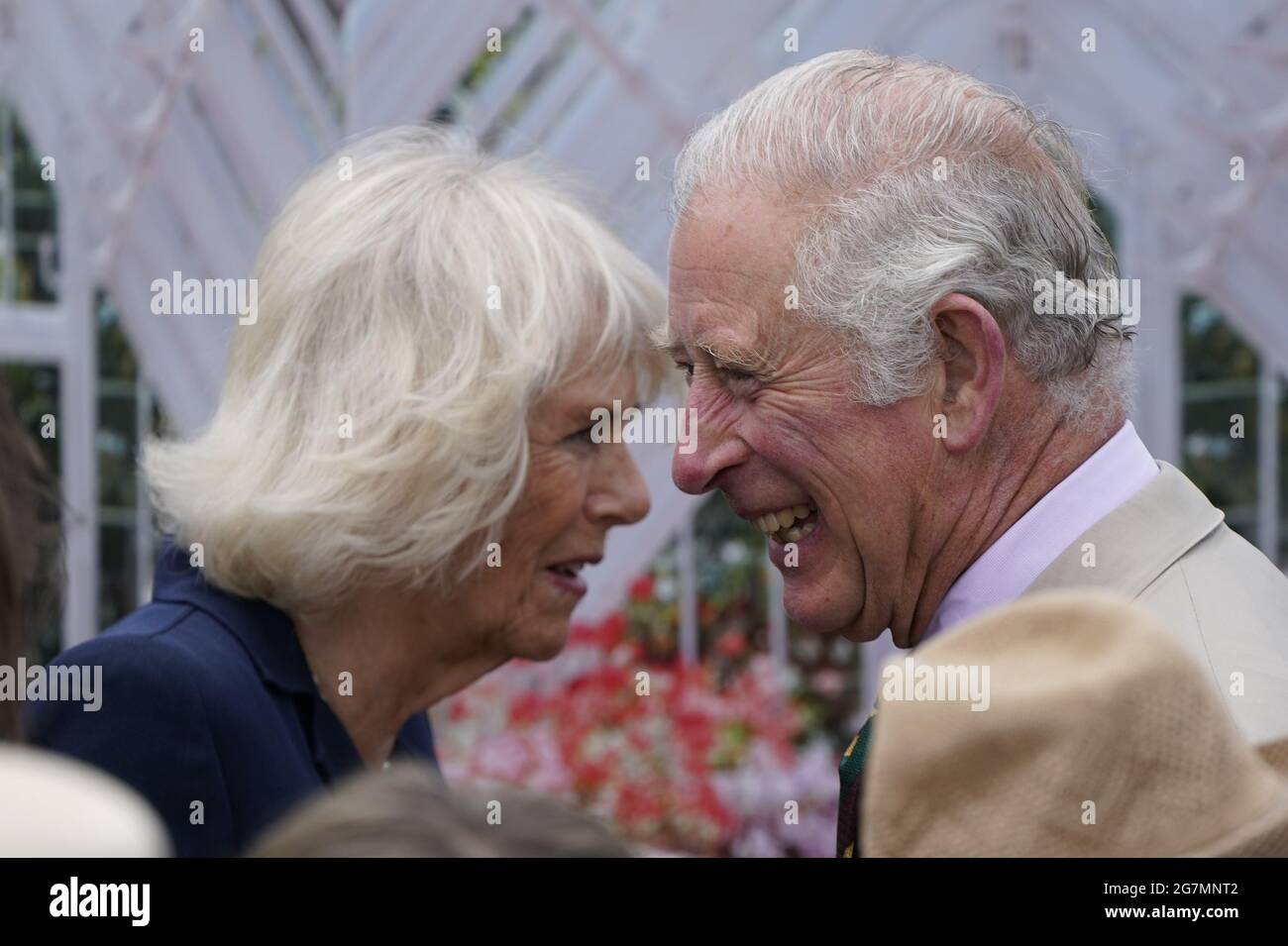 Le Prince de Galles et la Duchesse de Cornwall lors d'une visite au Great Yorkshire Show au Great Yorkshire Showground de Harrogate, dans le North Yorkshire, où ils ont rencontré le personnel, les stewards et les exposants, et ont visité les stands et les zones d'élevage. Date de la photo: Jeudi 15 juillet 2021. Banque D'Images