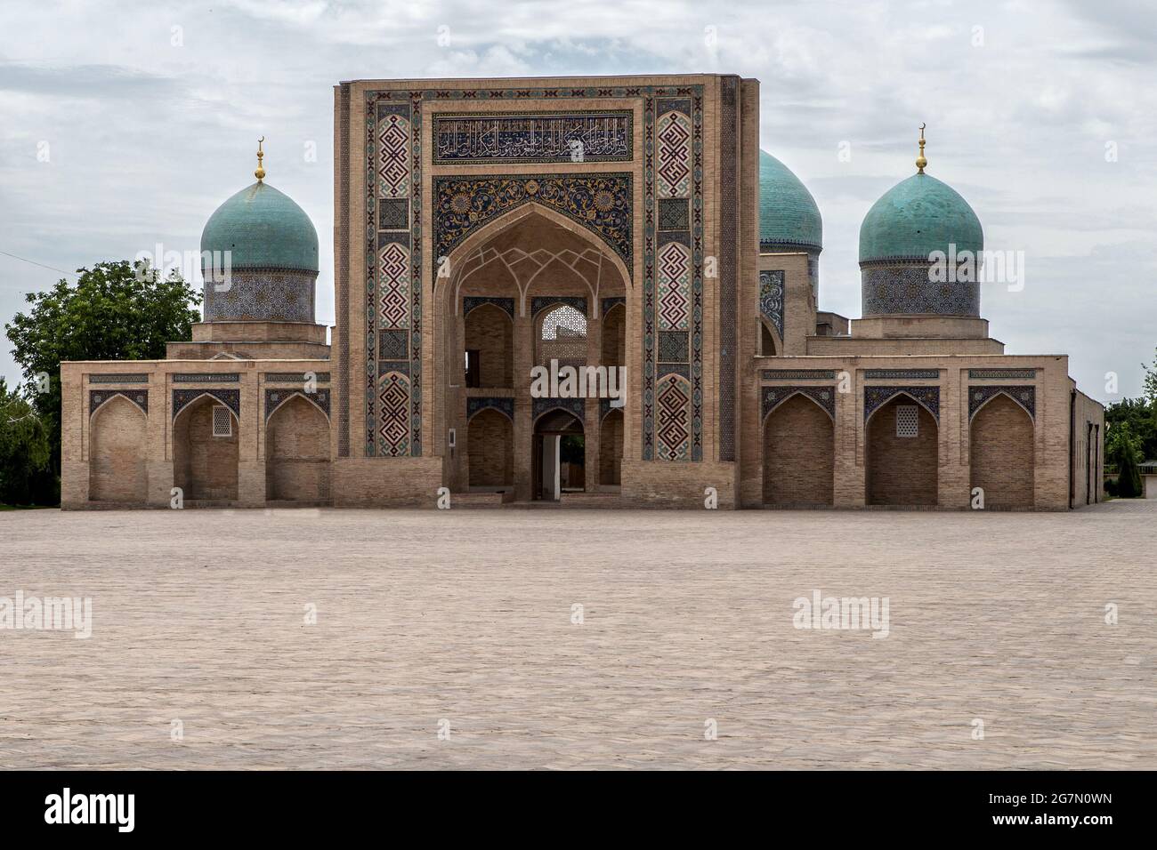 Barak Khan Madrassah, place de l'Imam Hast, tombeau de l'Imam Hazrati, alias Abu-Bakr Muhammad Kaffal Shashi, Tachkent, Ouzbékistan Banque D'Images