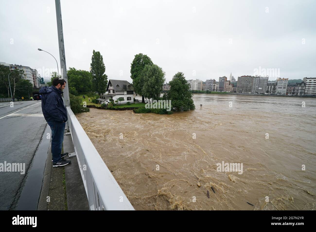 L'illustration montre le haut niveau de la Meuse, au croisement avec l'Ourthe à Liège après de fortes pluies, jeudi 15 juillet 2021. La province d Banque D'Images