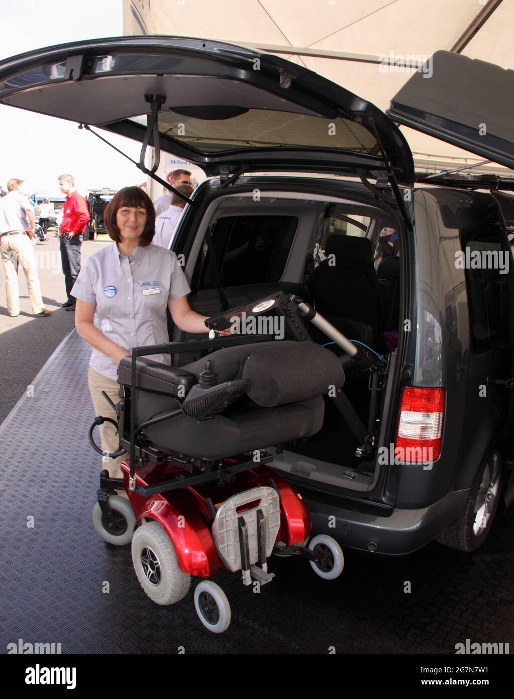 Véhicules modifiés et adaptés aux besoins des personnes handicapées, lors du Roadshow mobilité. Banque D'Images