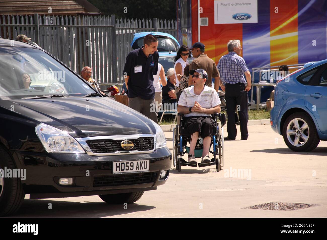 Véhicules modifiés et adaptés aux besoins des personnes handicapées, lors du Roadshow mobilité. Banque D'Images