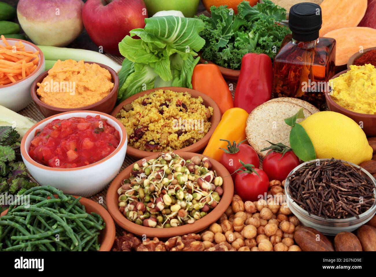 Alimentation saine pour manger propre régime végétalien élevé en protéines, oméga 3, vitamines, minéraux, antioxydants, anthocyanines, fibres. Banque D'Images