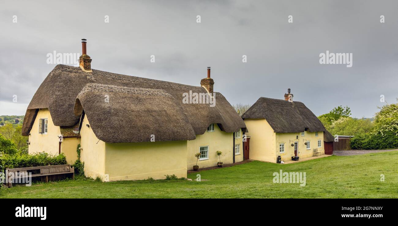 Chalets de chaume des XVIIe et XVIIIe siècles à Pamphill, Dorset, dans le domaine de Kingston Lacy. Banque D'Images