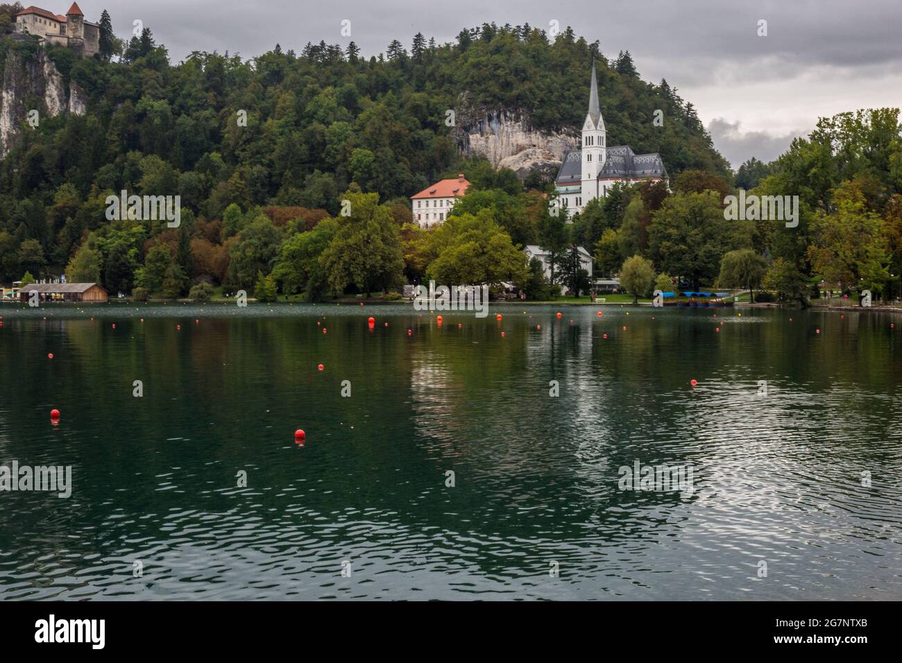 Bled, Slovénie - 11 septembre 2017 : vue sur l'église Saint-Martin du lac Bled, Slovénie Banque D'Images