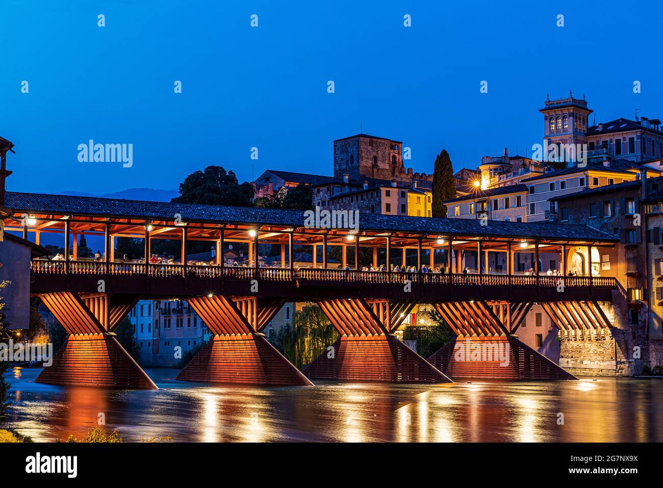 Italie Veneto Bassano del Grappa - le pont d'od (il Ponte vecchio ) Banque D'Images