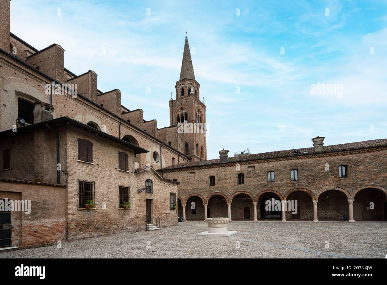 Mantoue, Italie. 13 juillet 2021. Vue sur la place Leon Battista Alberti dans le centre-ville Banque D'Images