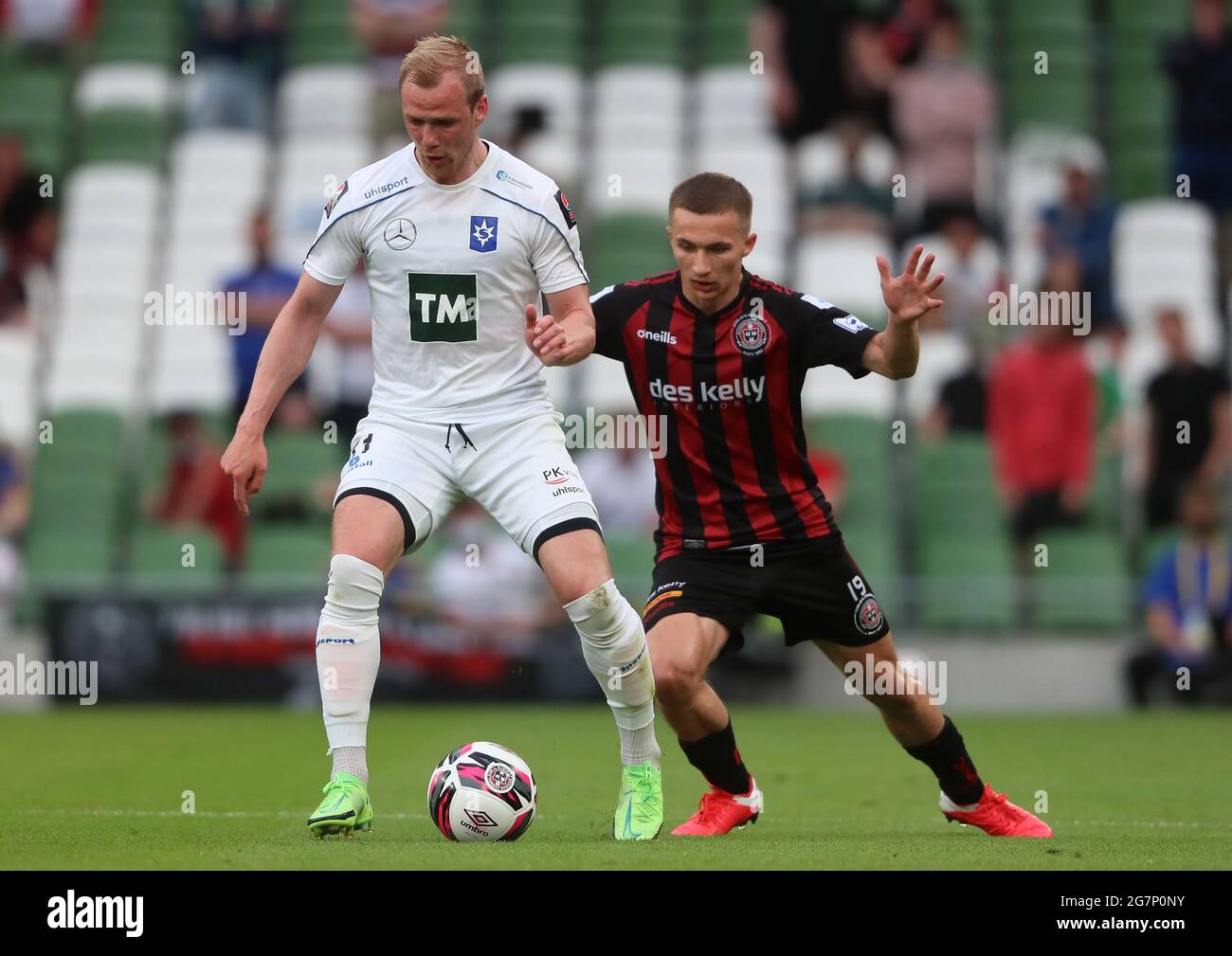 Thorsteinn Mar Ragnarsson de Stjarnan (à gauche) et Tireke Wilson de Bohemians se battent pour le ballon lors du premier tour de qualifications de l'UEFA Europa Conference League, deuxième match de match à Dublin Arena, Dublin. Date de la photo: Jeudi 15 juillet 2021. Banque D'Images