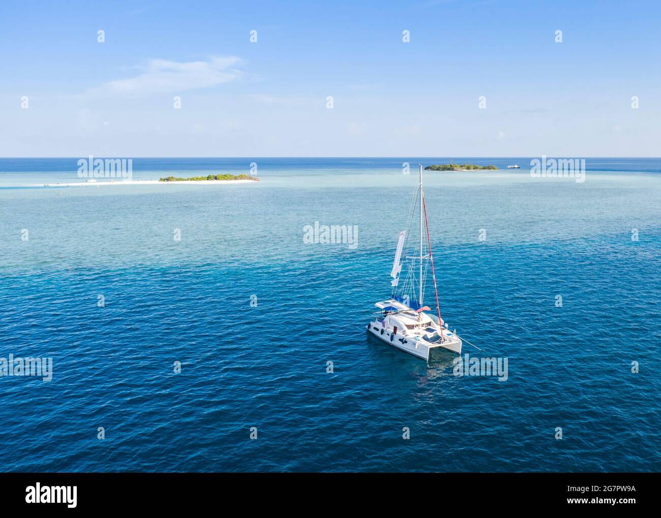 Catamaran près des îles Maldives dans l'océan Indien Banque D'Images