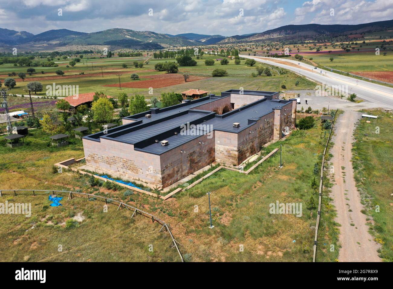 Un caravansérail appartenant à la période Seljuk sur l'autoroute Konya-Beysehir. Kiziloren Caravanserai est situé sur l'ancienne route de la soie. Banque D'Images