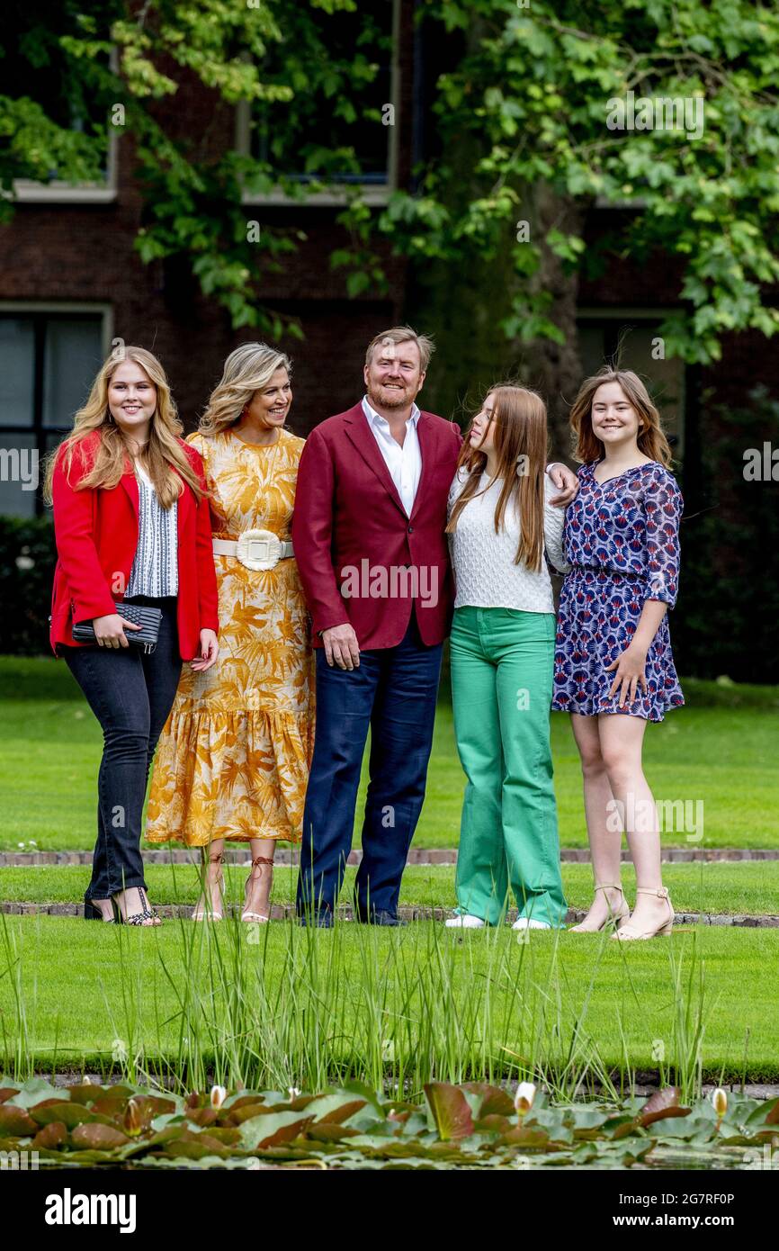 La Haye, pays-Bas. 16 juillet 2021. Le roi Willem-Alexander, la reine Maxima, la princesse Amalia, la princesse Alexia et la princesse Ariane lors de la séance photo d'été au palais de huis Ten Bosch, le 16 juillet 2021. Photo de Robin Utrecht/ABACAPRESS.COM crédit: Abaca Press/Alay Live News Banque D'Images