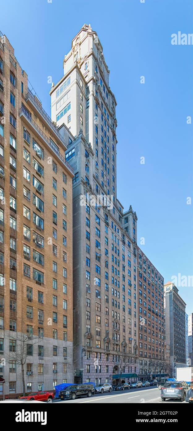 12 West 72nd Street, l'Oliver Cromwell, a été conçu par Emery Roth et construit en 1927. Banque D'Images